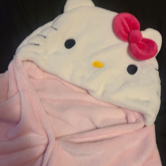 Shein x Hello Kitty and friends hooded blanket - Picture 8 of 10